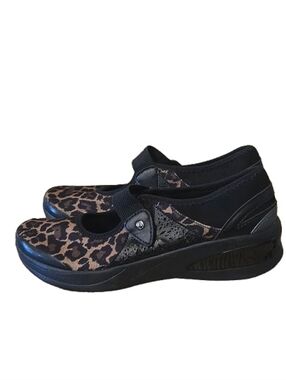 Bzees Black and Leopard Mary Jane Shoes. Sz8